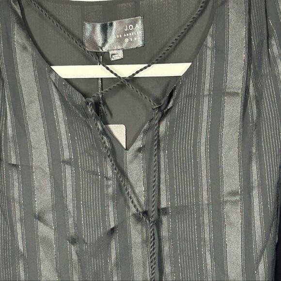 J.O.A Cap Sleeve Black Metallic Shimmer Tie Neck Blouse NWT size XS - Picture 7 of 12